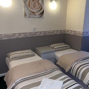Twin Room Private Bathroom